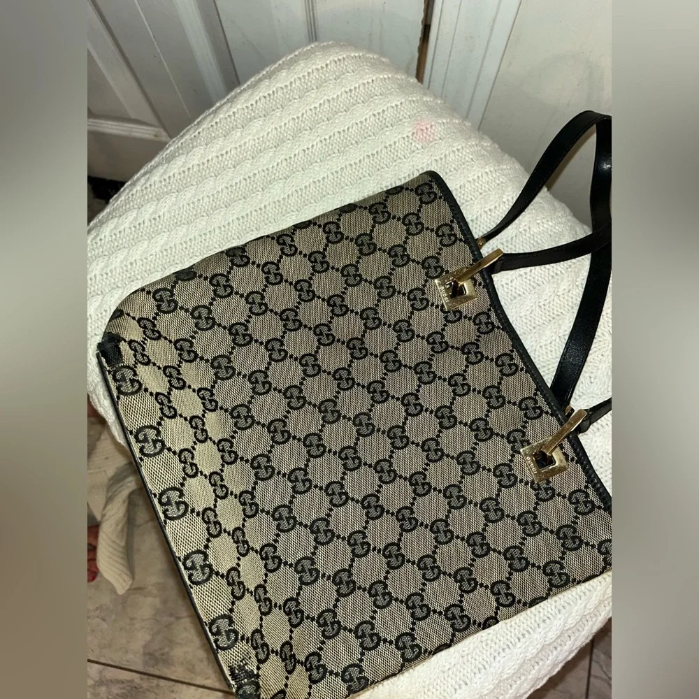 Gucci Monogram Vintage Bucket Bag - Picture 14 of 15